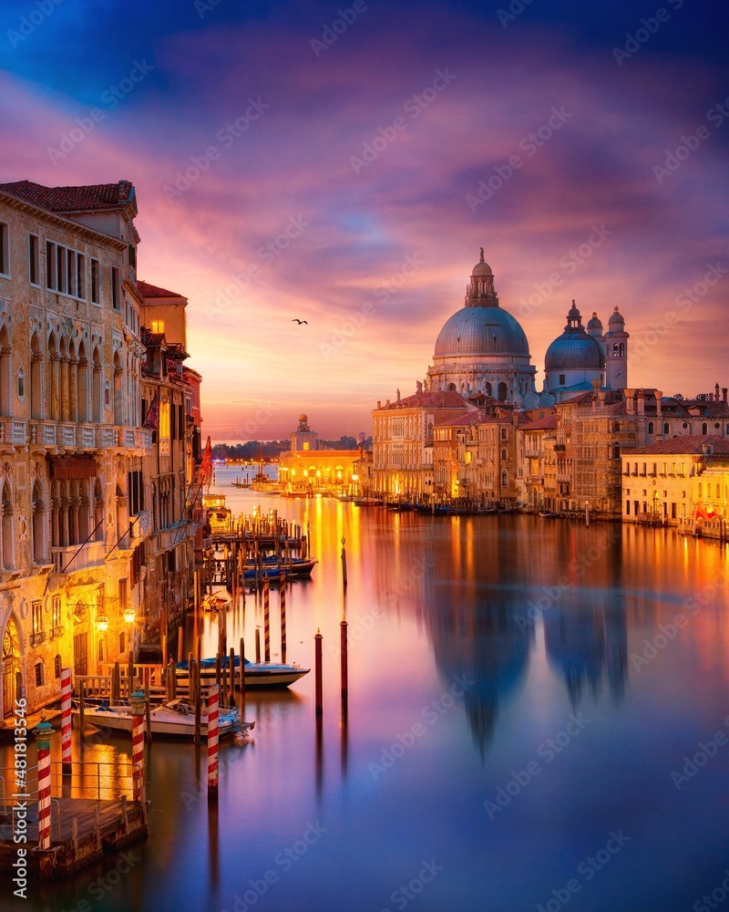 Venecia desde el puente de la academia al amanecer.