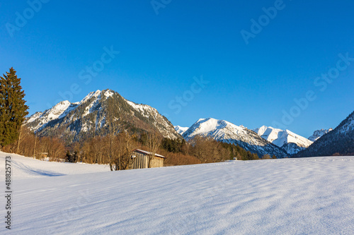 Allg  u - Oberstdorf - Winter - Stadel - Berge - Schnee