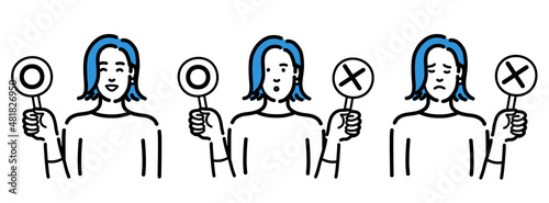 マルバツの札を持っている若い女性のセット
