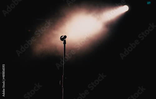 Obraz na płótnie concert and festival background microphone is stage lights w salonie