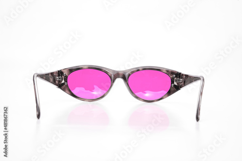 Blick durch eine rosa Brille