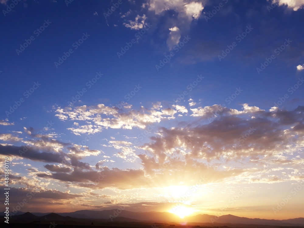 Fototapeta premium coucher de soleil brillant 
