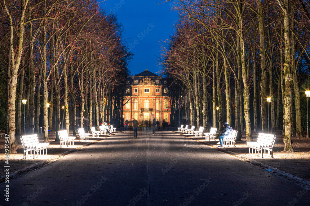 Lichtbänke errichtet von den Stadtwerken im Hofgarten, Düsseldorf Lichtbänke errichtet von den Stadtwerken im Hofgarten, Düsseldorf