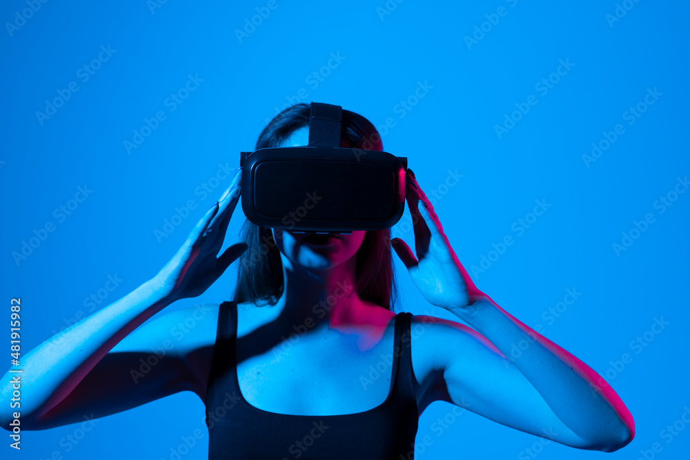 Young attractive curious woman wearing VR goggles and enjoying amazing  experience playing and having fun in virtual reality video game. foto de  Stock | Adobe Stock