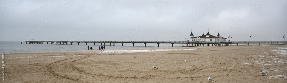 Fototapeta premium Seebrücke Ahlbeck, Winterbild 2022