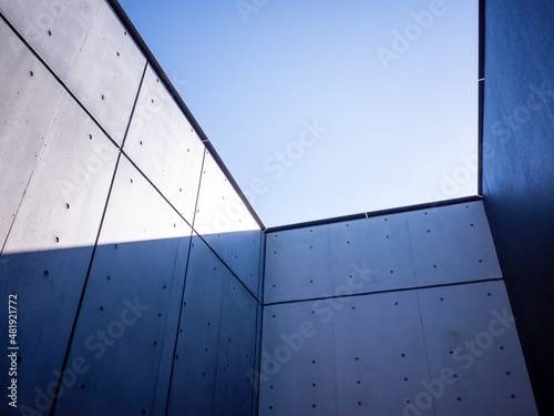 Photography blue sky surrounded by inorganic concrete walls in japan