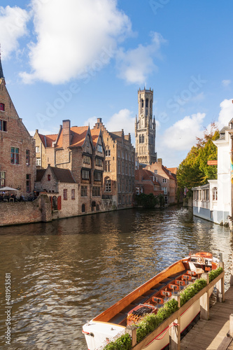 Foto Canal et beffroi de Bruges - Belgique