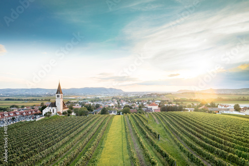 Stetten im Weinviertel. Bekannter Heurigen und Weinort in Nieder  sterreich.