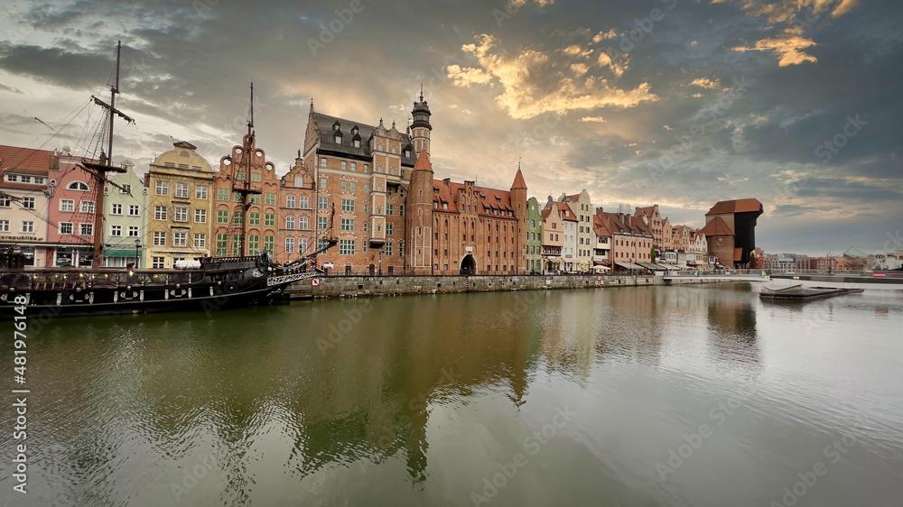 Widok na stare miasto. Gdańsk, Polska. - obrazy, fototapety, plakaty 