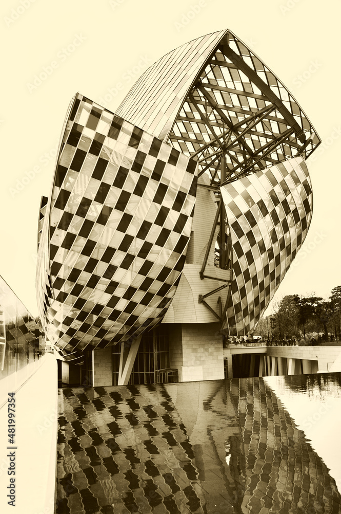 Paris, France - January 29, 2017: Louis Vuitton Foundation art museum ...