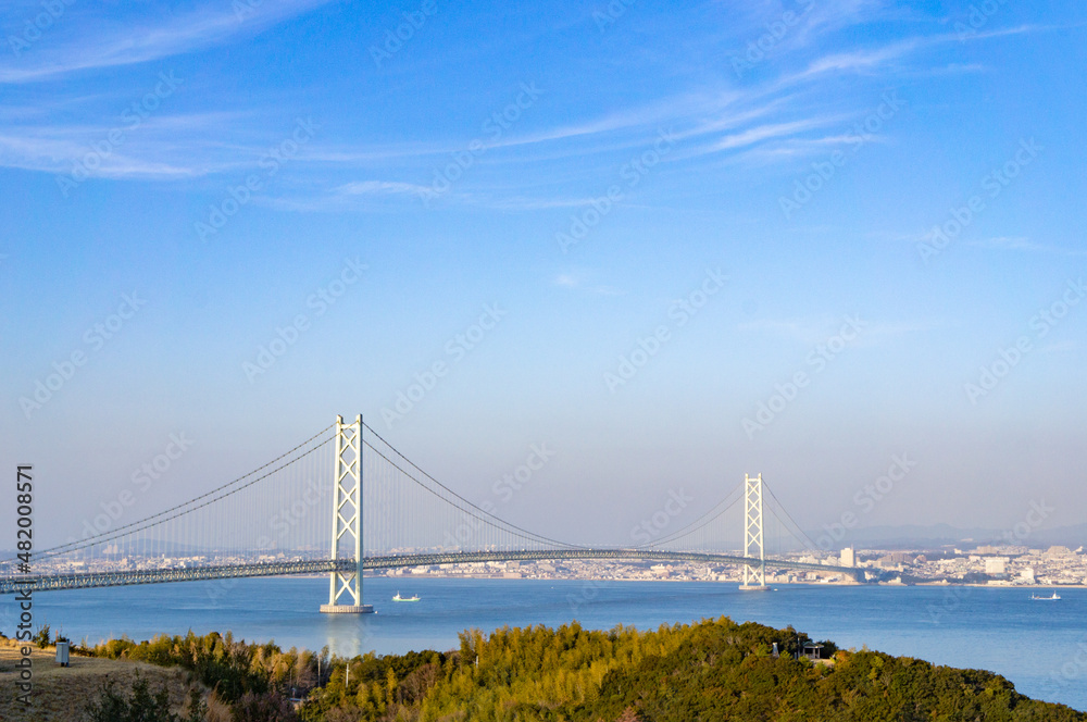 淡路島SAから臨む明石海峡大橋、1月に撮影