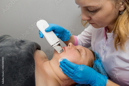 ultrasonic facial cleaning