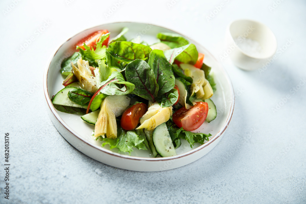 Artichoke salad with tomatoes and cucumber