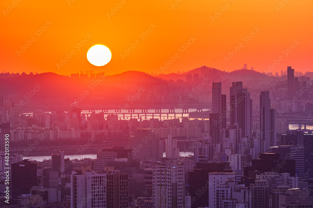 Fototapeta premium Cityscape night view of Seoul, South Korea at sunset time