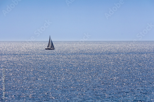 Segelboot auf dem Ozean
