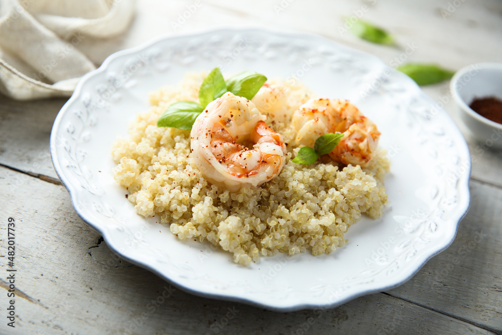 Roasted shrimps with quinoa and basil