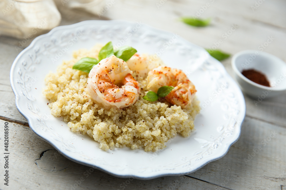 Roasted shrimps with quinoa and basil