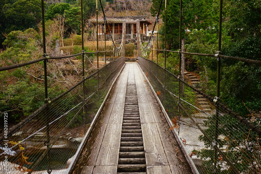 Obraz premium 日本 長崎 対馬 鮎もどし自然公園 清流橋