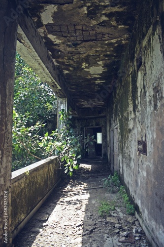 Fototapeta Naklejka Na Ścianę i Meble -  abandoned building 