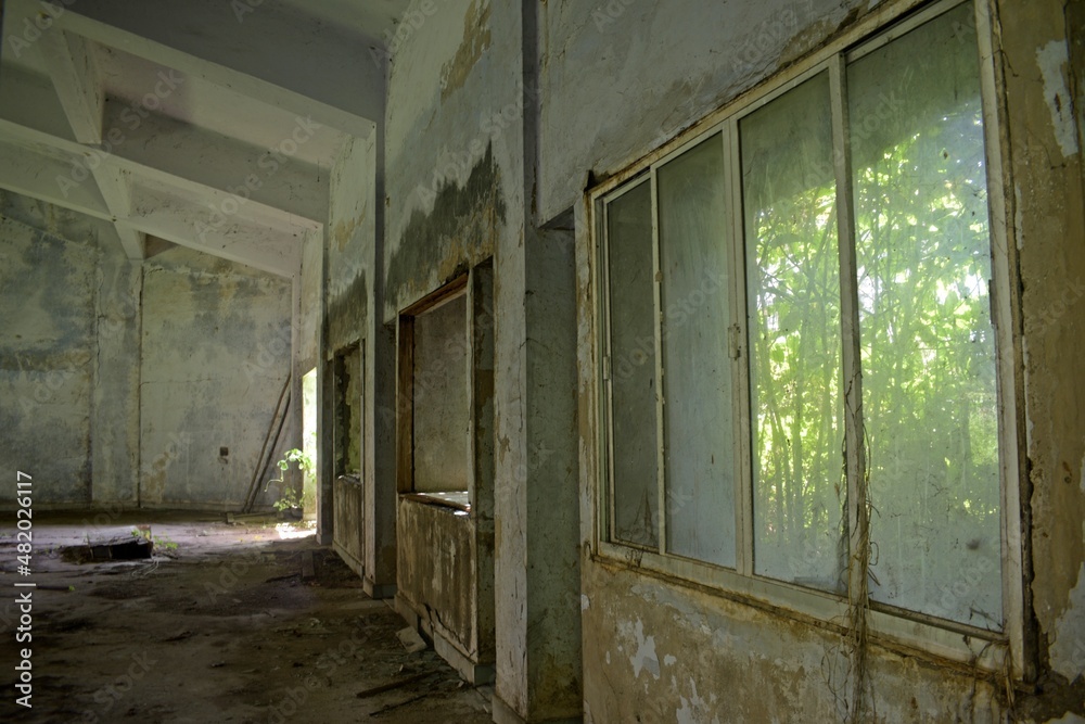 abandoned building in mumbai , india 