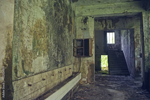 abandoned building in mumbai   india 
