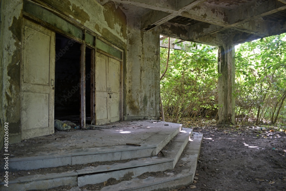 abandoned building abandoned building