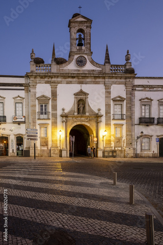 Arco da Vila at night, Monumental neoclassical archway leading to the old town, with remains of original Moorish wall of Faro, Algarve, Portugal © hectorchristiaen