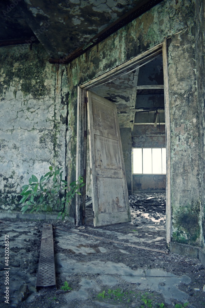 abandoned building 