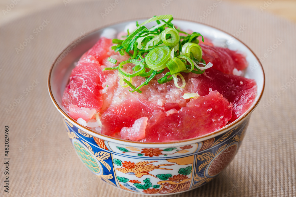 マグロ丼