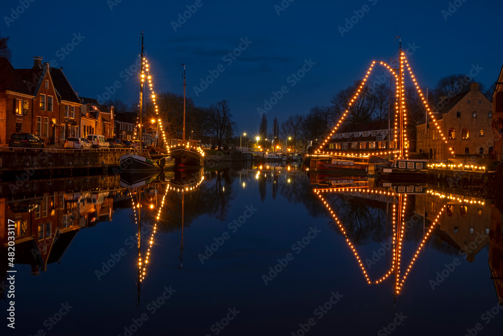 Fototapeta premium Historical city Dokkum in christmas time in the Netherlands at night