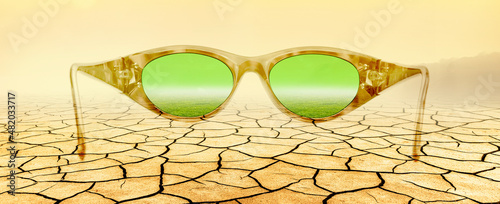 Blicke durch grüne Brillengläser auf eine grüne Zukunft