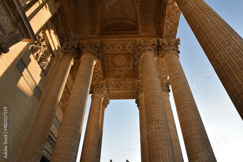 Colonnes corinthiennes du Panthéon à Paris, France