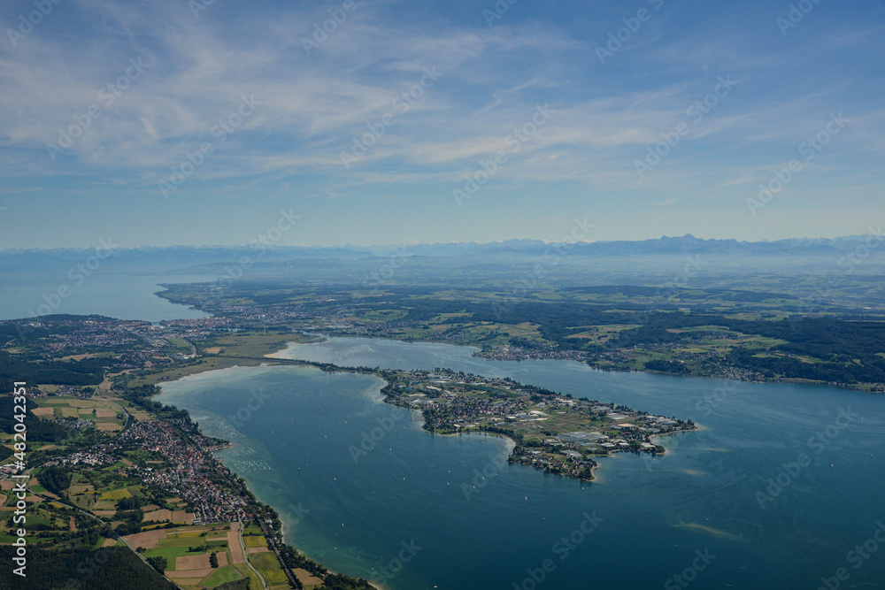 Insel Reichenau im Bodensee mit Konstanz und Alpen Insel Reichenau im Bodensee mit Konstanz und Alpen