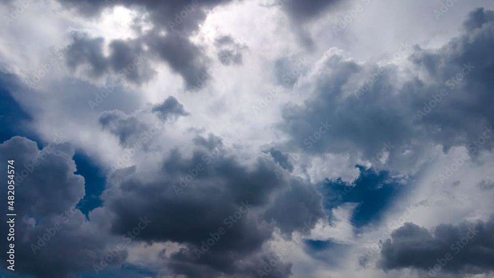 Obraz premium Abstract background of beautiful white clouds with blue sky in Brazil