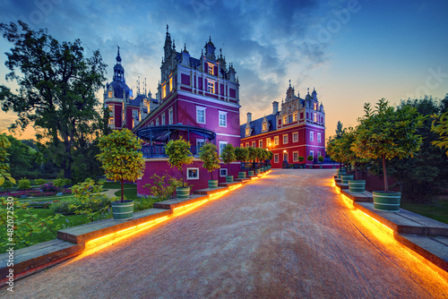 Obraz na płótnie Bad Muskau pałac zamek nocą Park Mużakowski Niemcy, Sakosnia w salonie