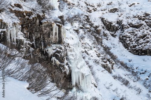 Winterlandschaft mit Eiszapfen © Madeleine