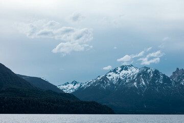 Canvas schilderij Blauw Blauw bergmeer in Bariloche Argentinië  © SOPhI