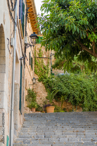 Fototapeta Naklejka Na Ścianę i Meble -  Romantic and cosy streets and views in the picturesque small town Fornalutx, Majorca, Spain