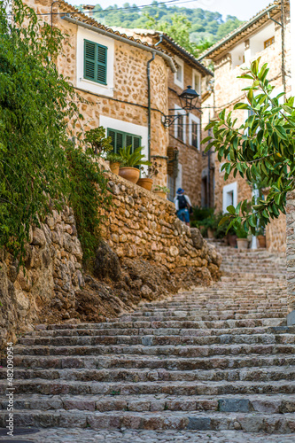 Fototapeta Naklejka Na Ścianę i Meble -  Romantic and cosy streets and views in the picturesque small town Fornalutx, Majorca, Spain