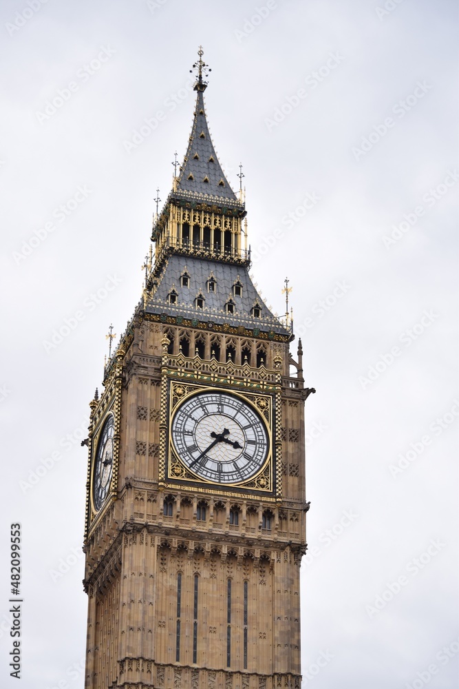 London bar clock