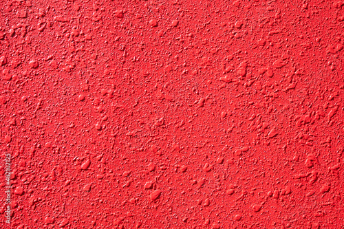 コンクリート壁に赤いペンキ
