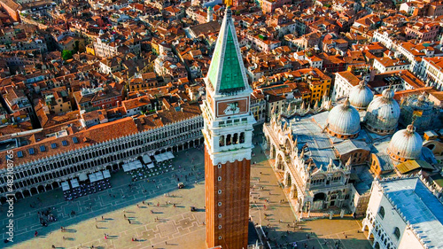 Φωτογραφία Aerial view of Venice Rooftops and Saint Mark's Square