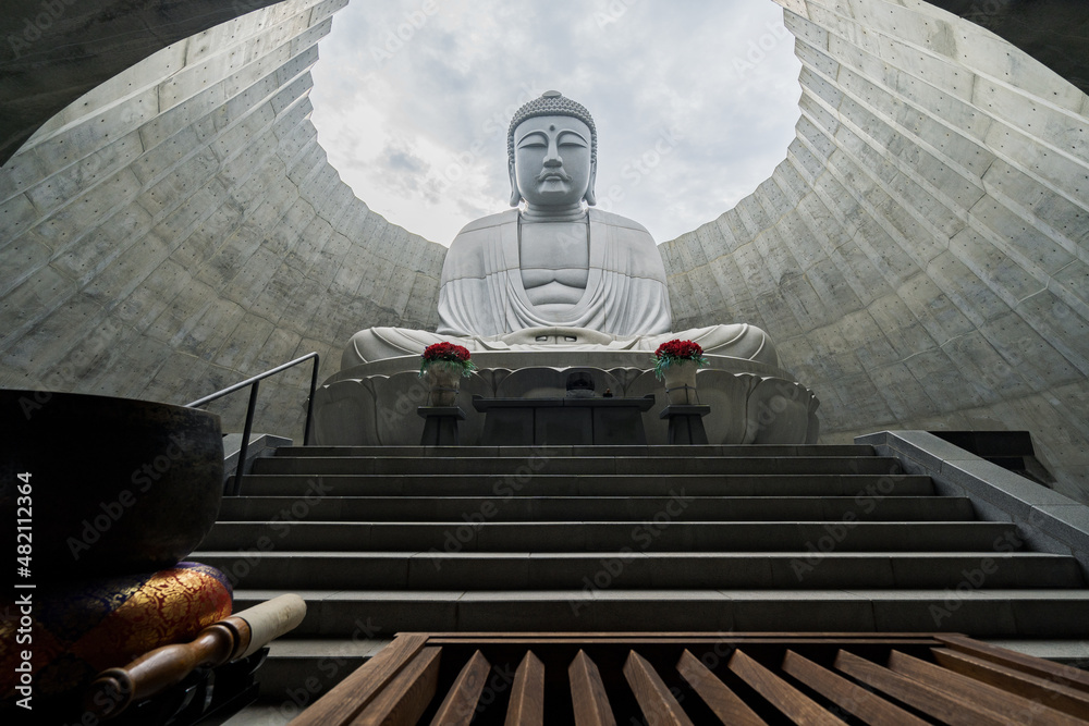 Obraz premium 札幌の頭大仏 (日本 - 北海道 - 真駒内滝野霊園)