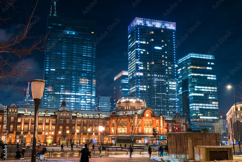 東京都 雪の日の東京駅 夜景（2022年1月6日）