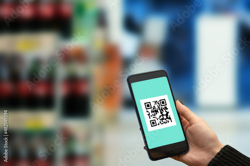 qr code covid-19,vaccination certificate for visiting grocery store,supermarket,proof of vaccine