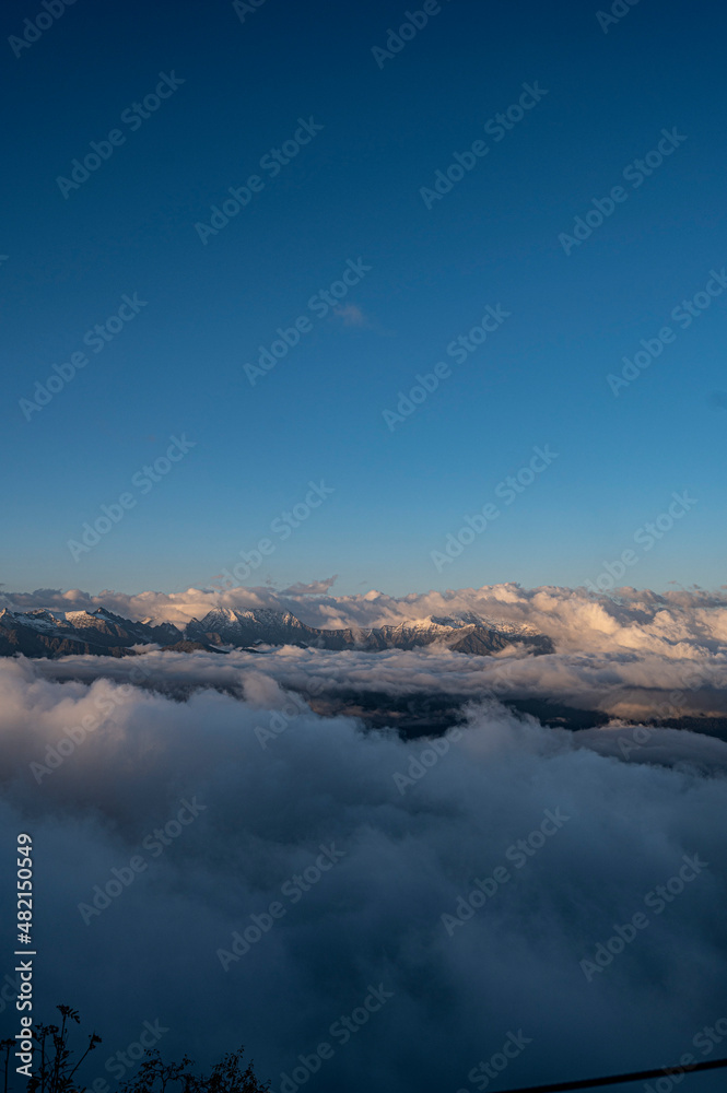 Obraz premium clouds over the mountains