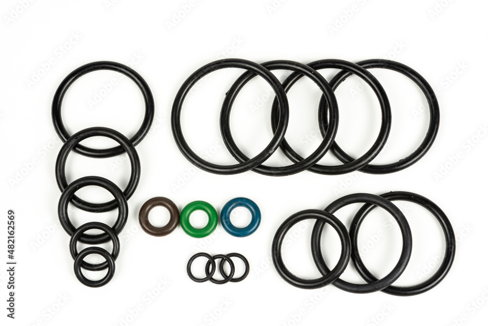 Hydraulic and pneumatic orings in black in different sizes on a white