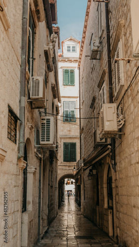 Fototapeta Naklejka Na Ścianę i Meble -   Scenic Narrow Street, Dubrovnik, Croatia