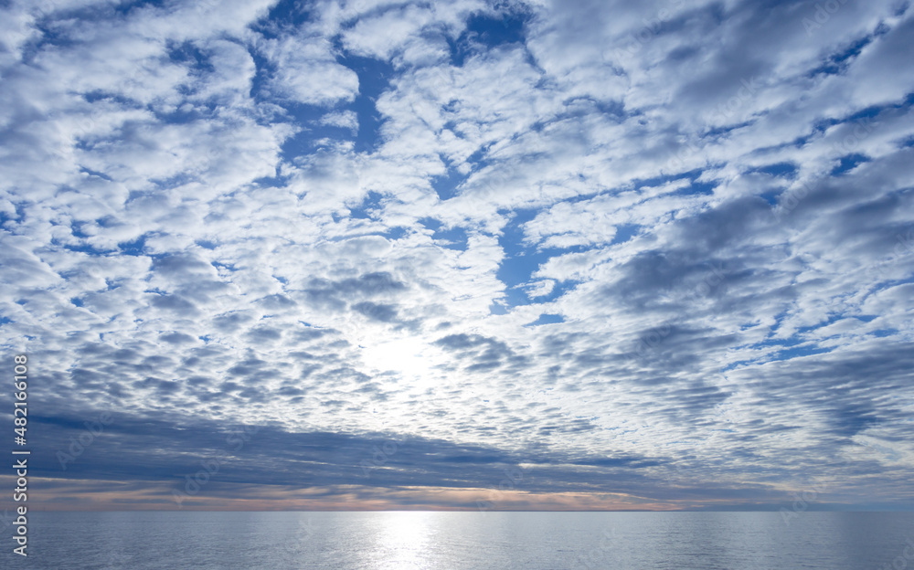 Fototapeta premium Sonnenaufgang über der Ostsee