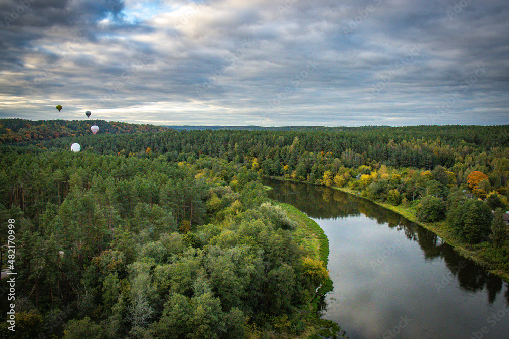 Obraz premium hot air balloon, lithuania, vilnius, baltic countries, baltics, europe, adventure, outdoors